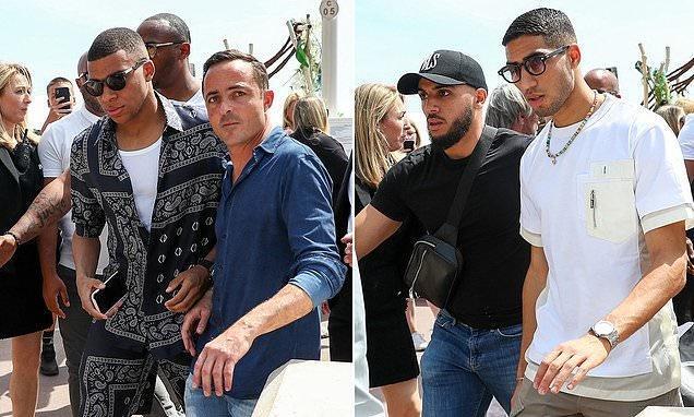 上海海港足球俱乐部举行2025赛季出征仪式（上海海港足球俱乐部举办2025赛季启航仪式）