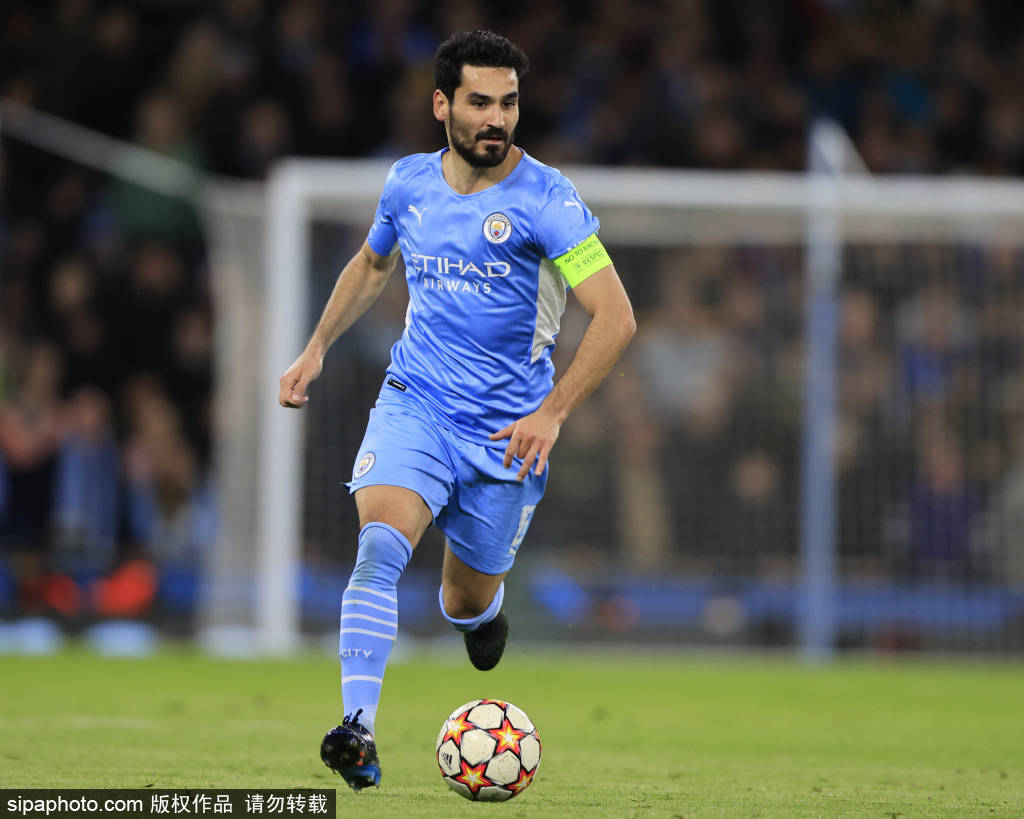 马特塔是04年萨哈以来首位在法国队前两场比赛均破门的球员（自2004年萨哈以来，马特塔成为首位在法国队前两战均破门的球员）