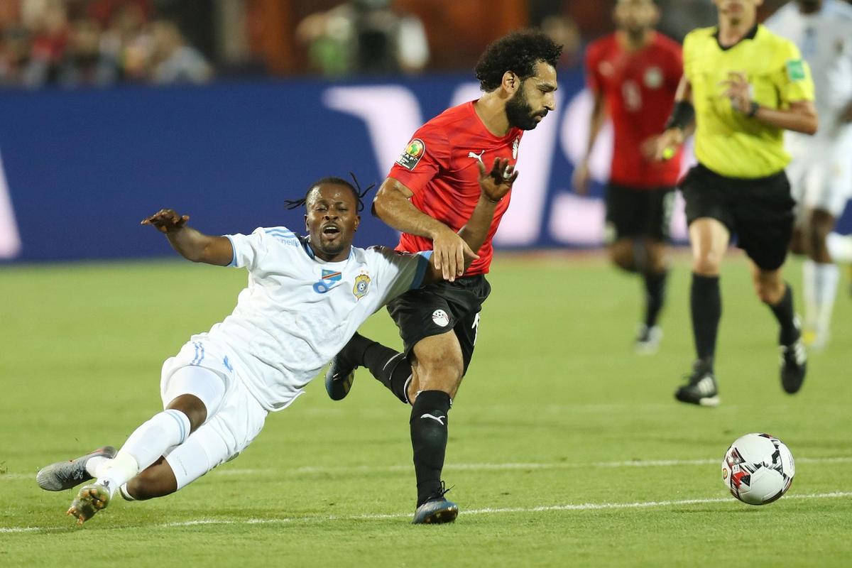 中超欠薪问题严峻，俱乐部准入难，财务困境持续，亟需解决。（中超欠薪严峻，准入受阻，财务困局未解，亟待破解）