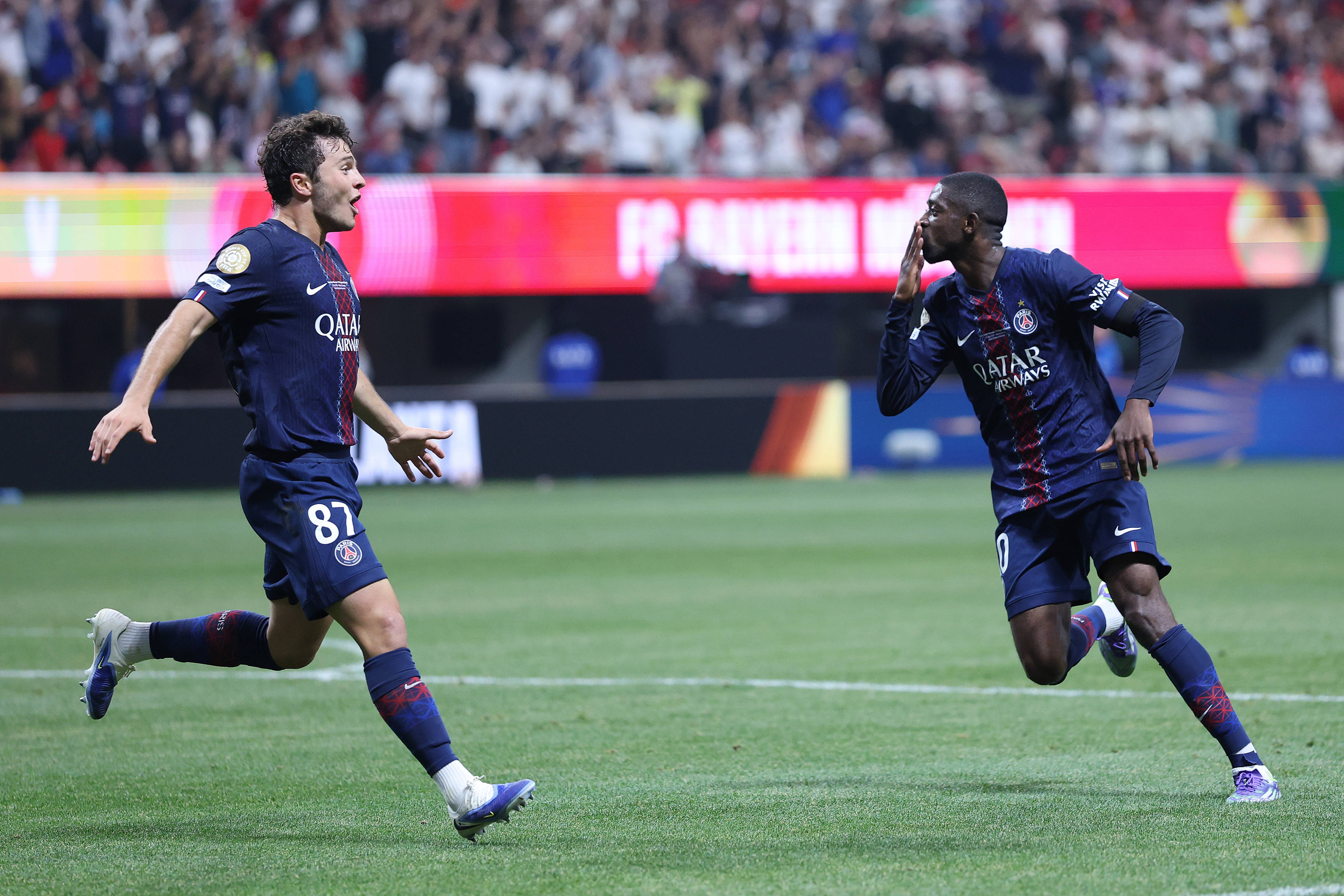 欧冠梅开二度后染红，迪亚斯是继格列兹曼之后第二人（欧冠先梅开二度又染红，迪亚斯成继格列兹曼后第二人）