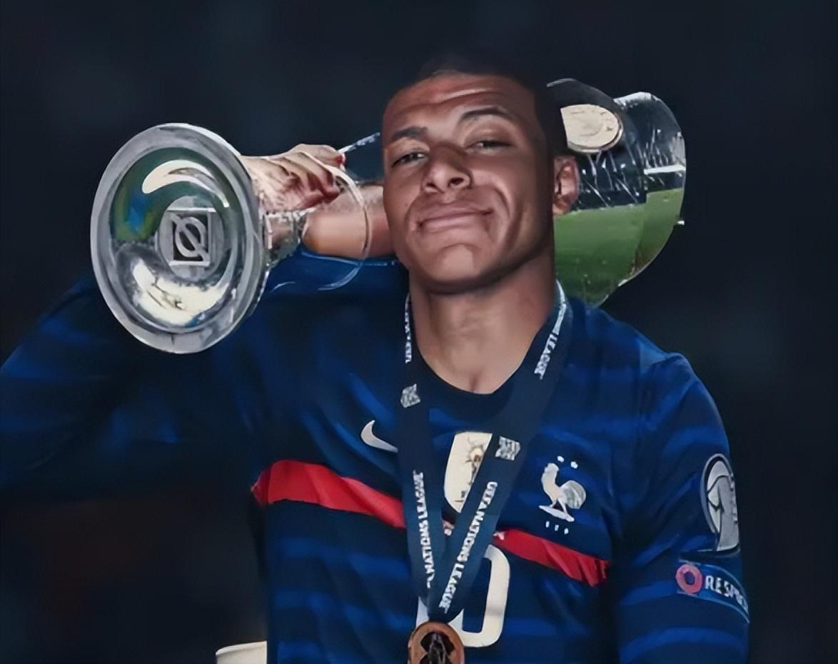 曼联vs樱桃首发：姆伯莫PK塞梅尼奥，库尼亚、阿马德先发（曼联对阵樱桃首发公布：姆伯莫对决塞梅尼奥，库尼亚、阿马德首发登场）