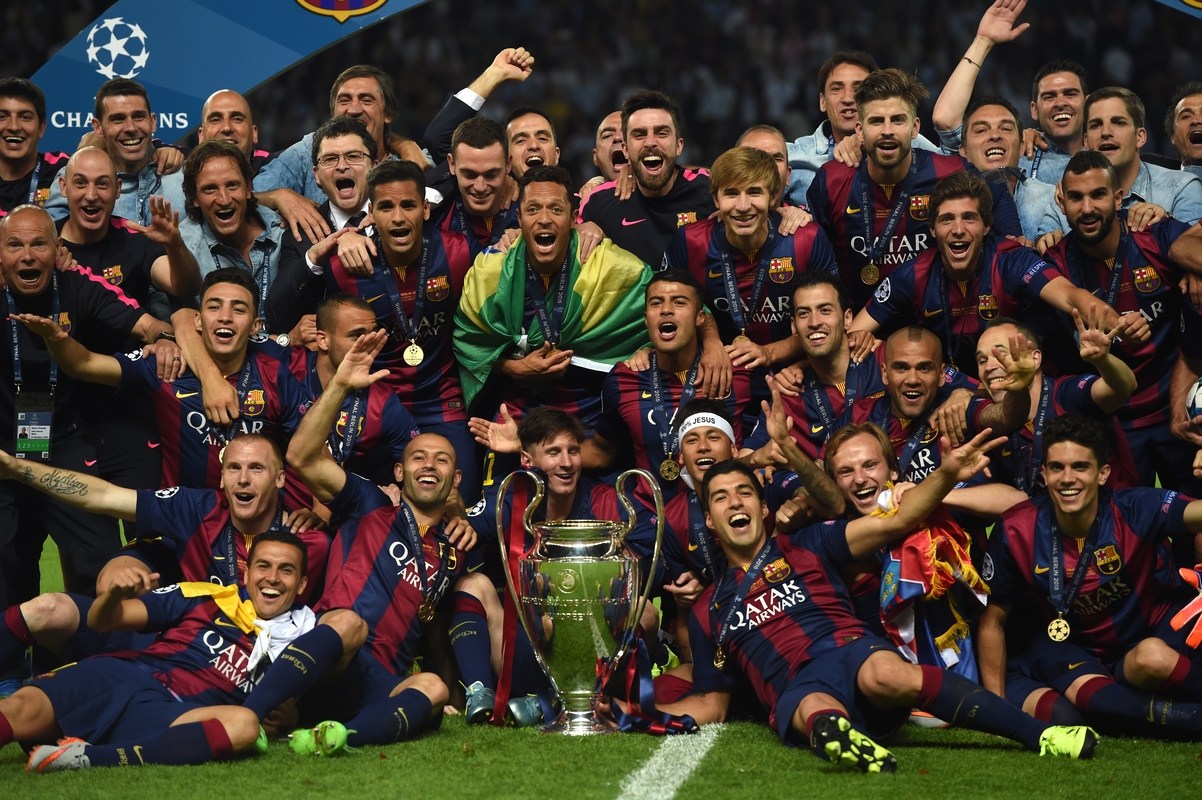 萨拉赫非洲杯使用定制护腿板，含有埃及和利物浦安菲尔德元素（萨拉赫非洲杯佩戴定制护腿板，融合埃及与利物浦安菲尔德元素）