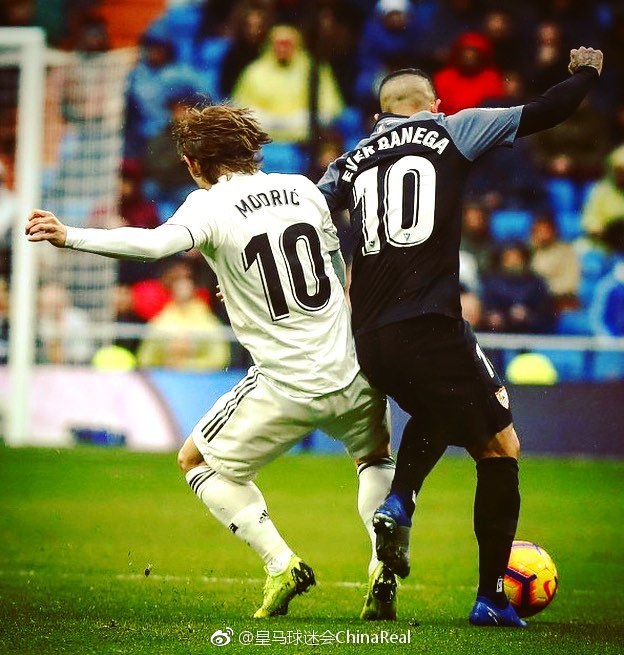 皮克：巴萨本赛季能竞争所有赛事的冠军，包括欧冠在内（皮克：本季巴萨有实力冲击各项锦标，欧冠也不例外）