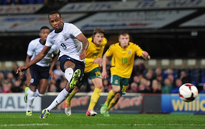 霍伊伦本赛季意甲10场4球，与上赛季联赛进球数持平（霍伊伦意甲本季10战4球，追平上赛季联赛进球数）