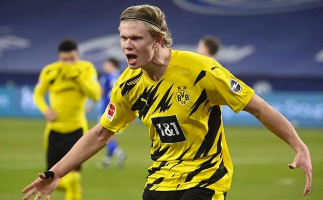 西甲新赛季年度赛事收官 巴萨稳居积分榜榜首（西甲新赛季收官，巴萨稳坐积分榜首位）